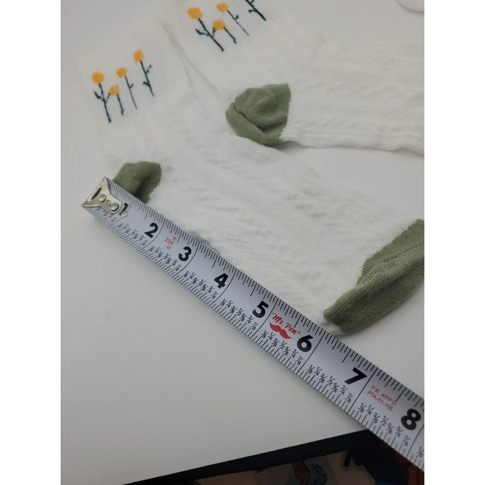 NEW 5 Pairs of Women's White Floral Ankle Socks